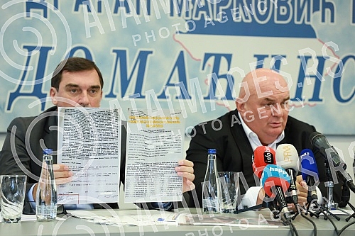 A press conference of the president of that party, Dragan Markovic-Palma, was held in the premises of United Serbia.U prostorijama Jedinstvene Srbije odrzana konferencija za novinare predsednika te stranke Dragana Markovica - Palme.