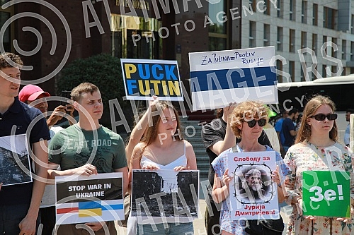 A protest action Russians against the war was held in Terazije - Independence Day from Putinism and the dictatorship of the Kremlin, organized by the anti-war group Russians, Ukrainians, Belarusians and Serbs together against the war.
Na Terazijama A protest action Russians against the war was held in Terazije - Independence Day from Putinism and the dictatorship of the Kremlin, organized by the anti-war group Russians, Ukrainians, Belarusians and Serbs together against the war.
Na Terazijama