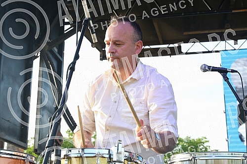 EcoKultArt festival KRNJART, organized by the New Optimism Movement, UG Bela caplja 1165, UG Komsija - Krnjaca, National Ecological Association (NEA) and Civic Initiatives, was held on the Danube embankment in the Belgrade neighborhood of Krnjaca.E