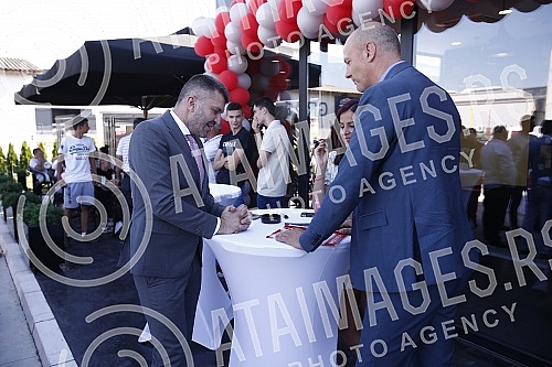 Posta Srbije and Knez Petrol have signed a business cooperation agreement that provides for the expansion of the postal network and services of Posta Srbije through the network of Knez Petrol gas stations.Posta Srbije i Knez petrol potpisali su ugo