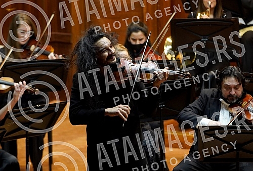 Prominent Serbian and world violinist Nemanja Radulovic and the Belgrade Philharmonic under the direction of conductor Danijel Rajskin held a concert in Kolarac.Istaknuti srpski i svetski violinista Nemanja Radulovic  i Beogradska filharmonija pod 