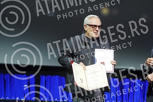 In the big hall of the Kombank hall, after a two-year break, the traditional SEMUS awards ceremony was organized for the most prominent pop and music artists in Serbia.U velikoj sali Kombank dvorane, posle dve godine pauze organizovana je tradicion