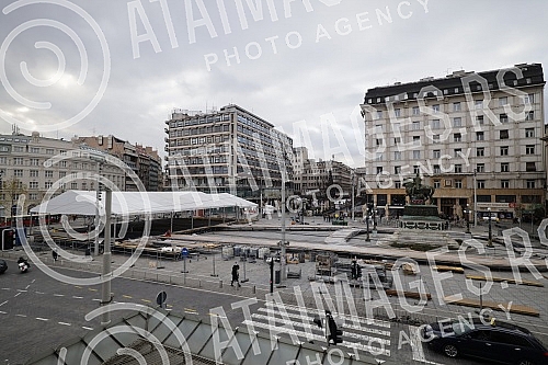The installation of skating rinks on the Republic Square, which should open on December 25.
Postavljanje klizalista na Trgu republike koje bi trebalo da bude otvoreno 25. decembra. The installation of skating rinks on the Republic Square, which should open on December 25.
Postavljanje klizalista na Trgu republike koje bi trebalo da bude otvoreno 25. decembra.