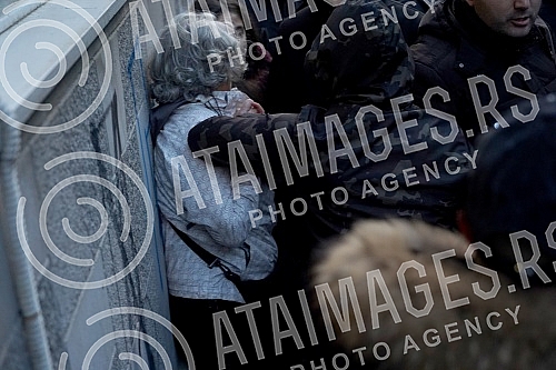 Activists Aida Corovic and Jelena Jacimovic Jachim threw eggs at a mural by Ratko Mladic, painted on the corner of Njegoseva and Aleksa Nenadovic.Aktivistkinje Aida Corovic i Jelena Jacimovic Jachim gadjale su jajima mural Ratka Mladica, koji je os
