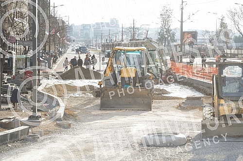 During the works on the reconstruction of Savska Street, a water pipe burst, and tram traffic was suspended on that route.Tokom radova na rekonstrukciji Savske ulice doslo je do pucanja vodovodne cevi, tramvajski saobracaj je obustavljen na toj tra