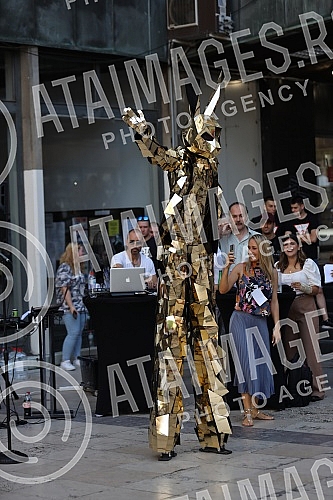 The humanitarian foundation Humanist organized the event, which aims to raise funds for the treatment of a boy named Jakov Kovacic, who suffers from bronchopulmonary dysplasia, and who is one of the children within the Be Human Foundation.Humanitar