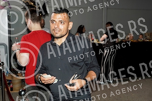 The superfinal of the fourth season of the reality show Zadruga, which is broadcast on Pink television.
Superfinale cetvrte sezone rijaliti programa Zadruga koji se emituje na televiziji Pink. The superfinal of the fourth season of the reality show Zadruga, which is broadcast on Pink television.
Superfinale cetvrte sezone rijaliti programa Zadruga koji se emituje na televiziji Pink.