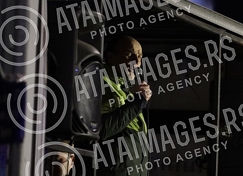 Several organizations and political parties called on citizens to gather in Belgrade's Republic Square, where those arrested and beaten during a peaceful protest and representatives of the organizers involved in the blockade will address those gather