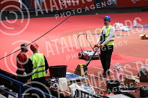 In the Stark Arena, works are underway on setting up an athletics track and preparing an athletic battlefield for the upcoming World Athletics Championships.U Stark areni u toku su radovi na postavljanju atletske staze i spremanje atletskog bojista