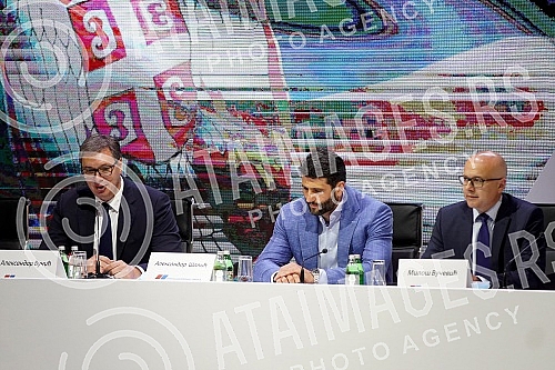 The Serbian Progressive Party is holding a session of the Main Board in Kombank Hall, at which it will be discussed about the united with the party of Aleksandar Sapic, the Serbian Patriotic Alliance, but also the problems within the party.Srpska n