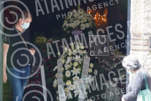 One of the greatest Serbian and Yugoslav singers of popular music, Djordje Marjanovic, was buried in the Alley of Merited Citizens at the New Cemetery.Jedan od najvecih srpskih i jugoslovenskih pevaca zabavne muzike Djordja Marjanovica sahranjen je