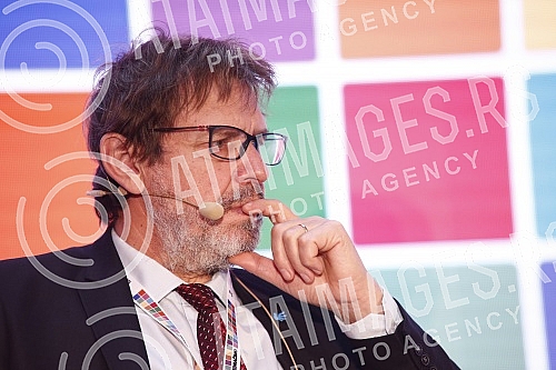 A rally was held in Hotel Zira on the occasion of World HIV Day.U Hotelu Zira odrzan je skup povodom Svetskog dana borbe protiv HIV-a.