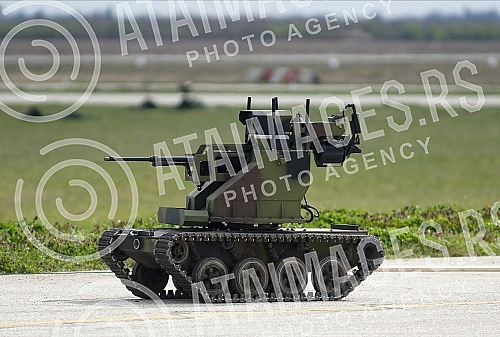 The President of the Republic of Serbia Aleksandar Vucic and His Highness Sheikh Nasser bin Hamad bin Isa Al Khalifa attended a demonstration of weapons, military equipment and capabilities of the units of the Serbian Army at the Military Airport 