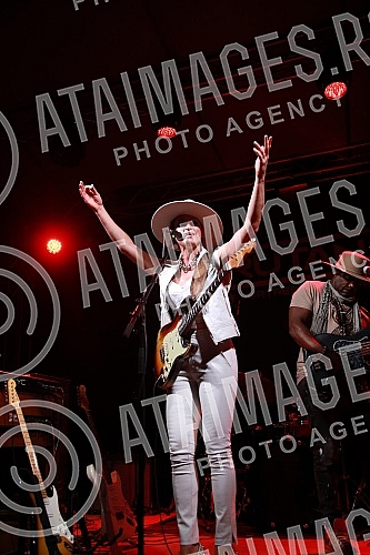 Famous blues guitarist and singer Ana Popovic performed with her band in Belgrade's Barutana, as part of a European tour promoting her latest album 