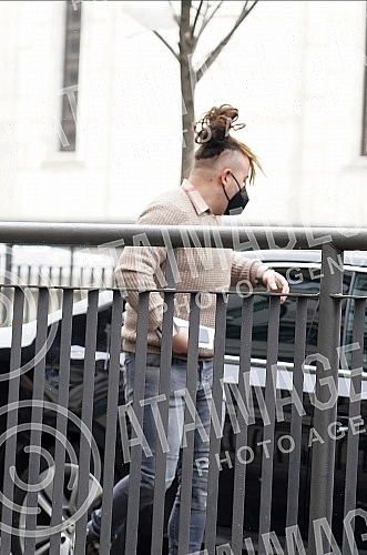 A hearing was held before the First Basic Court in Belgrade, where the plea agreement for illegal possession of drugs, concluded by rapper Stefan Djuric Rasta, with the Belgrade Higher Public Prosecutor's Office, should be considered.Pred Prvim osn