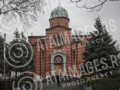 The Serbian orthodox church celebrates St. Nicholas - believers in the Church of St. Nicholas, which is located within the complex of the New cemetery. Srpska pravoslavna crkva slavi Svetog Nikolu - vernici u Crkvu Svetog Nikole koja se nalazi u ok