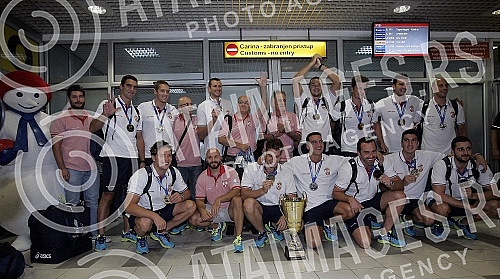 Dolazak srpske vaterpolo reprezentacije na aerodrom 