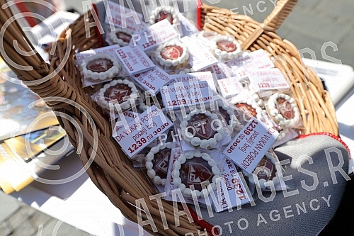 The Red Star football club organized a fan zone in Knez Mihailova Street on Wednesday from 2 to 5 pm in order to collect help for the treatment of Vukan Stoiljkovic, who suffers from spinal muscular atrophy.Fudbalski klub Crvena zvezda je u sredu o