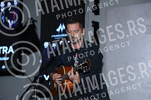 The intimate acoustic concert of the group Vatra was held in BitefArtCafe, and the reason for the same was the new song and upcoming concerts in Belgrade and Novi Sad.Intimni akusticni koncert grupe Vatra odrzan je u BitefArtCafeu,a povod za isti s