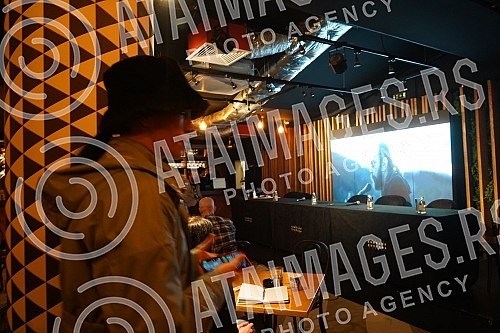 Pop rock band Neverne bebe has announced its new Belgrade concert in Kombank Hall for March 8 - Women's Day at the Jazz Canteen Club Lisbon within that cultural institution. Pop rock band Neverne bebe has announced its new Belgrade concert in Kombank Hall for March 8 - Women's Day at the Jazz Canteen Club Lisbon within that cultural institution.