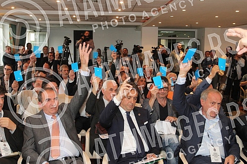 Extraordinary Assembly of Partizan Football Club was held at the Sports Centre Teleoptik. Vanredna skupstina Fudbalskog kluba Partizan odrzana u Sportskom centru Teleoptik. 