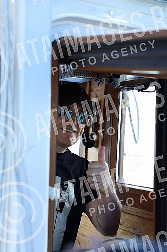 In anticipation of the scheduled concerts of Ace Pejovic on Tas, the singer organized an afternoon river cruise for the media.U susret zakazanim koncertima Ace Pejovica na Tasu, pevac je organizoavo popodnevno krstarenje rekom Savom za medije.