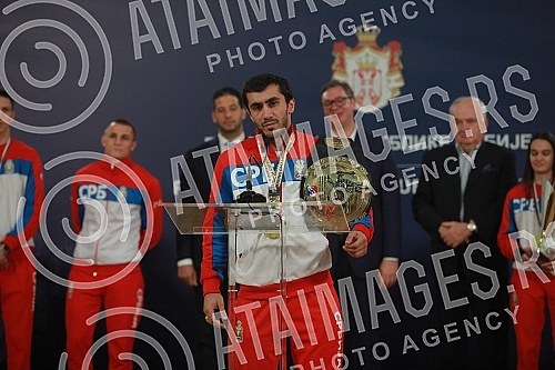 The President of the Republic of Serbia, Aleksandar Vucic, received the winners of gold medals at the European Boxing Championships, Vahid Abasov and Artyom Ageyev, as well as members of the delegation of the Boxing Federation of Serbia and the Olymp