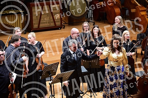 The chamber opera concert of Britney's Illumination was held in the Belgrade Philharmonic.Kamerni operski koncert Britnove Iluminacije odrzan je u Beogradskoj filharmoniji.