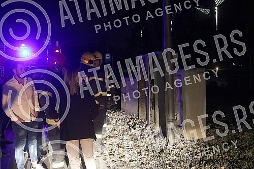 Fire of substation supplying electricity to raft Consulate on which Saa Kovacevic is supposed to sing tonight.Zapaljena trafostaniai koja strujom snabdeva splav Konzulat na kome veceras treba da nastupa Sasa Kovacevic.