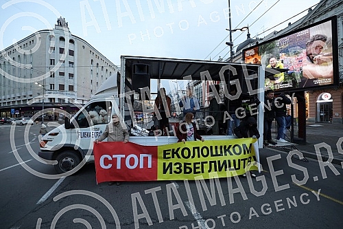  Protest for safe air no.4 started in Terazije, organized by a group of citizens of the Eco Guard, and after the address of the speakers, a walk to the Government of Serbia was announced.Na Terazijama je poceo protest Protest za bezopasan vazduh no