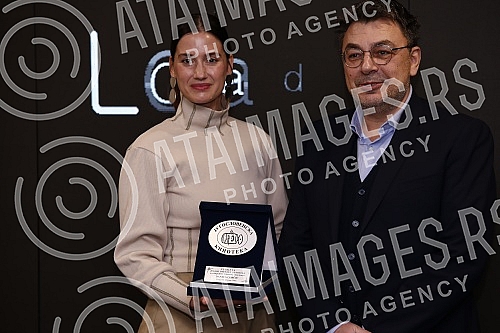 In the press hall of the Kombank hall, Danica Curcica was awarded a plaque of the Yugoslav Cinematheque within the 50th edition of FEST.U press sali Kombank dvorane Danici Curcici dodeljena je plaketa Jugoslovense kinoteke u okviru 50. izdanja FEST