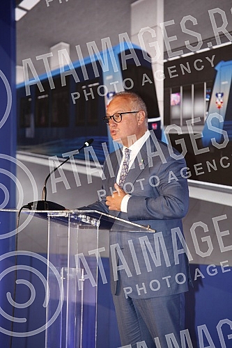 The contractual agreement for the Project of infrastructure construction and filling of the plateau for the metro depot in Makisko polje in Belgrade was signed in the ceremonial hall of the Old Palace.Ugovorni sporazum za Projekat izgradnje infrast