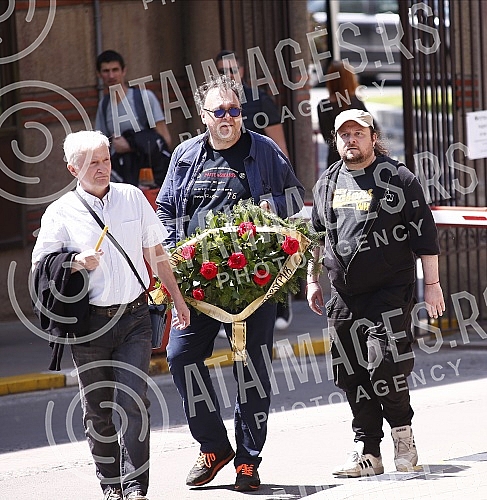 Veselin Vesa Simonovic, director and editor-in-chief of the Nova.rs portal, will be buried in the Alley of Merited Citizens at the New Cemetery in Belgrade, the family received condolences at 1:30 p.m., and the funeral service began at 2 p.m.Veseli