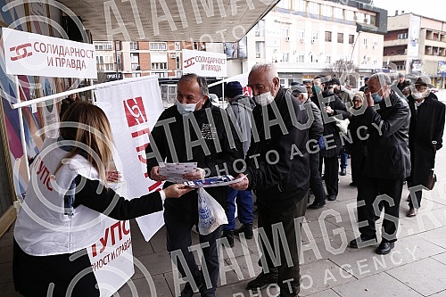 As part of the election campaign, the Party of United Pensioners of Serbia held a rally in Cacak.Partija ujedinjenih penzionera Srbije u sklopu preidzborne kampanje odrzala je miting u Cacaku.