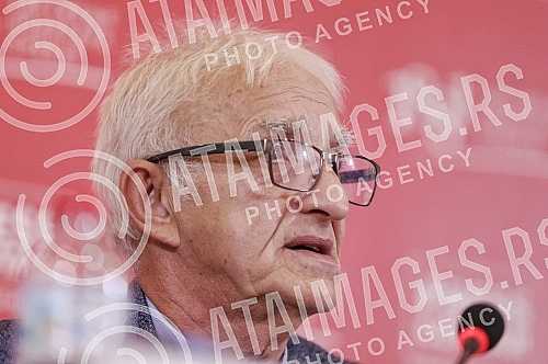 A press conference on the occasion of the civic petition for the pardon of war hero Zvezdan Jovanovic was held at the Media Center.
Konferencija za medije povodom gradjanske peticije za pomilovanje ratnog heroja Zvezdana Jovanovica odrzana je u Medi A press conference on the occasion of the civic petition for the pardon of war hero Zvezdan Jovanovic was held at the Media Center.
Konferencija za medije povodom gradjanske peticije za pomilovanje ratnog heroja Zvezdana Jovanovica odrzana je u Medi
