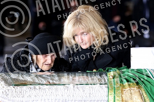 The requiem liturgy for the blessed Patriarch Irinej began at 9 a.m., and the earthly remains of the patriarch will be lowered into the tomb in the crypt of the temple of St. Sava after the service and sermons.Zaupokojena liturgija za blazenopocivs