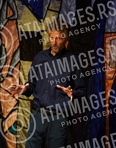 The new theater award for the best direction of the play for children 