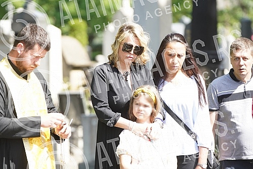 A memorial service was held at the New Cemetery six months after the death of Merima Njegomir.Pomen povodom sest meseci od smrti Merime Njegomir sluzen je na Novom groblju. 