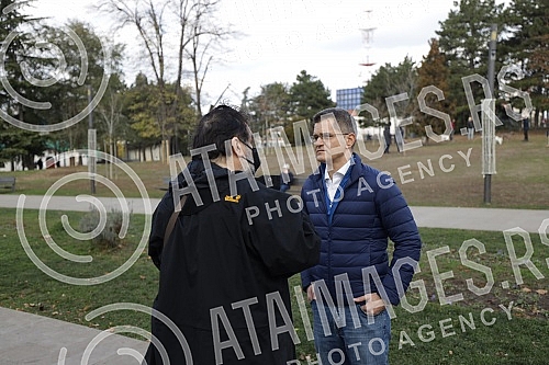 In Tasmajdan Park, People's Party President Vuk Jeremic issued a statement regarding criminal charges against Serbian Prime Minister Ana Brnabic and Ministers Zorana Mihajlovic and Irena Vujovic in connection with plans to open a Rio Tinto lithium mi
