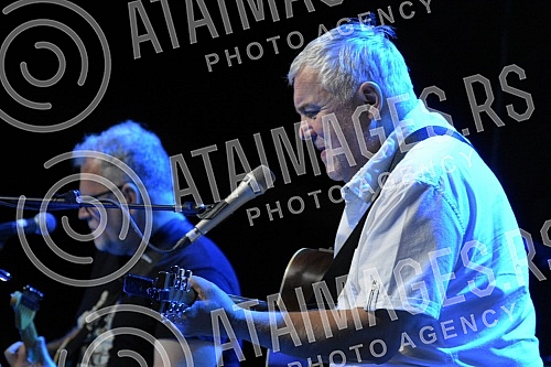 Singer Zoran Predin held a promotion of the book - Mongolian stains in the courtyard of the University and then a songwriting concert.Pevac Zoran Predin odrzao je promociju knjige - Mongolske mrlje u dvoristu Univerziteta a zatim i kantautorski konc
