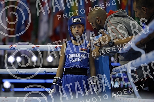 Celebrating World Boxing Day with a class of Roy Jones Jr. at Republic Square.Obelezavanje Svetskog dana boksa uz cas Roj Dzonsa Juniora na Trgu republike.