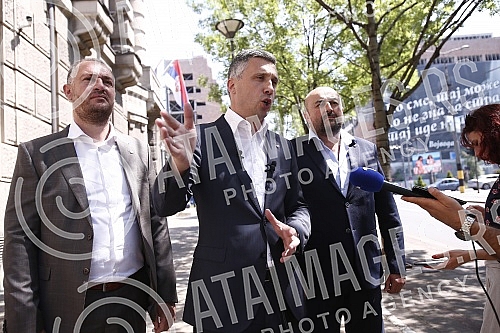 A press conference of the Dveri movement was held in front of the building of the Government of Serbia, with the topic 