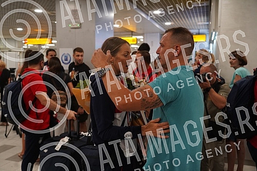 The women's volleyball national team of Serbia, which won a bronze medal at the Games in Tokyo, arrived in Belgrade, and on that occasion a press conference was held at the Nikola Tesla Airport.
Zenska odbojkaska reprezentacija Srbije, koja je na Ig The women's volleyball national team of Serbia, which won a bronze medal at the Games in Tokyo, arrived in Belgrade, and on that occasion a press conference was held at the Nikola Tesla Airport.
Zenska odbojkaska reprezentacija Srbije, koja je na Ig