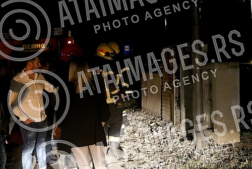 Fire of substation supplying electricity to raft Consulate on which Sasa Kovacevic is supposed to sing tonight.Zapaljena trafo stanica koja strujom snabdeva splav Konzulat na kome veceras treba da nastupa Sasa Kovacevic.