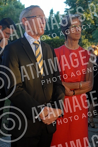 Polaganje cveca na spomenik zahvalnosti Francuskoj, povodom dana drzavnosti Republike Francuske - Pad Bastilje. Kristin Moro (Christine Moro) - ambasadorka Republike Francuske u Srbiji.