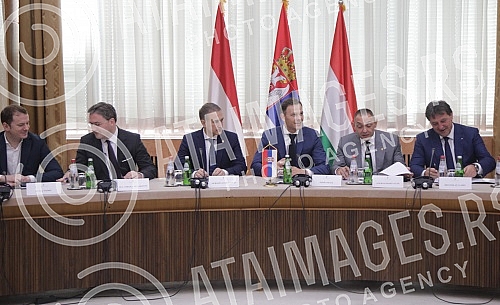 A meeting of officials from Serbia, Austria and Hungary on the management of migration processes was held in the Palace of Serbia.
U Palati Srbija odrzan je sastanak zvanicnika Srbije, Austrije i Madjarske o upravljanju procesima migracija. A meeting of officials from Serbia, Austria and Hungary on the management of migration processes was held in the Palace of Serbia.
U Palati Srbija odrzan je sastanak zvanicnika Srbije, Austrije i Madjarske o upravljanju procesima migracija.