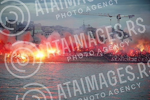 Zvezda's ball on the water - a spectacular celebration of the 32nd title of Serbian champion of fans and football players.Zvezdin bal na vodi - spektakularna proslava 32. titulu sampiona Srbije navijaca i fudbalera.