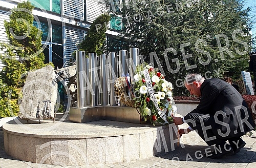On the occasion of the 23rd anniversary of the NATO aggression, the presidential candidate of the United for Victory Coalition of Serbia, Zdravko Ponos, laid a wreath at the monument to the fallen soldiers of the Guard and the patients of the Dragisa On the occasion of the 23rd anniversary of the NATO aggression, the presidential candidate of the United for Victory Coalition of Serbia, Zdravko Ponos, laid a wreath at the monument to the fallen soldiers of the Guard and the patients of the Dragisa