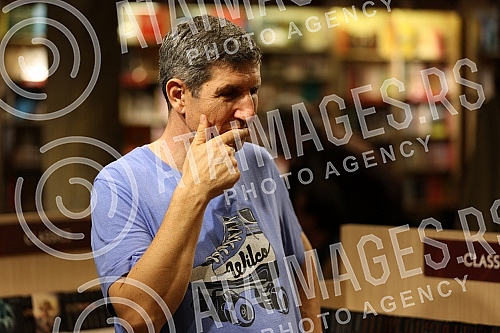 A literary evening with Anto Tomic, an award-winning Croatian writer, journalist and screenwriter, was held in the Bukmarker cafeteria, in the Delfi SKC bookstore.Knjizevno vece s Antom Tomicem, nagradjivanim hrvatskim piscem, novinarom i scenarist