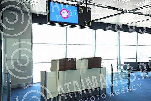 At the Nikola Tesla Airport, on the occasion of the opening of the newly built part of the passenger terminal, the General Manager of Belgrade Airport, Francois Berisot, addressed the audience.
Na aerodromu Nikola Tesla povodom otvaranja novoizgrad At the Nikola Tesla Airport, on the occasion of the opening of the newly built part of the passenger terminal, the General Manager of Belgrade Airport, Francois Berisot, addressed the audience.
Na aerodromu Nikola Tesla povodom otvaranja novoizgrad